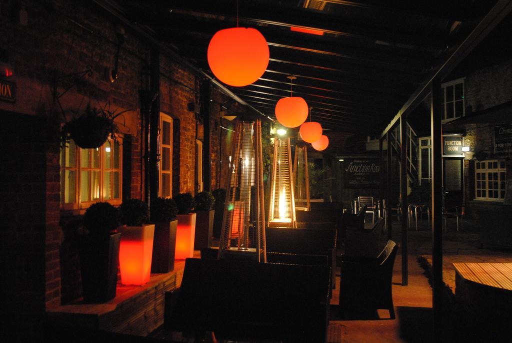 The Old Bell - Warminster Hotel Exterior photo